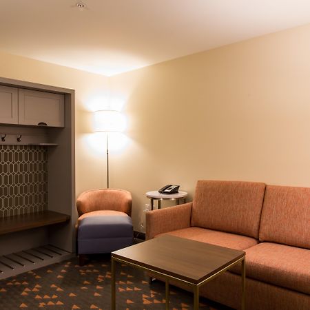 Holiday Inn Hotel & Suites - Mount Pleasant By Ihg Ngoại thất bức ảnh