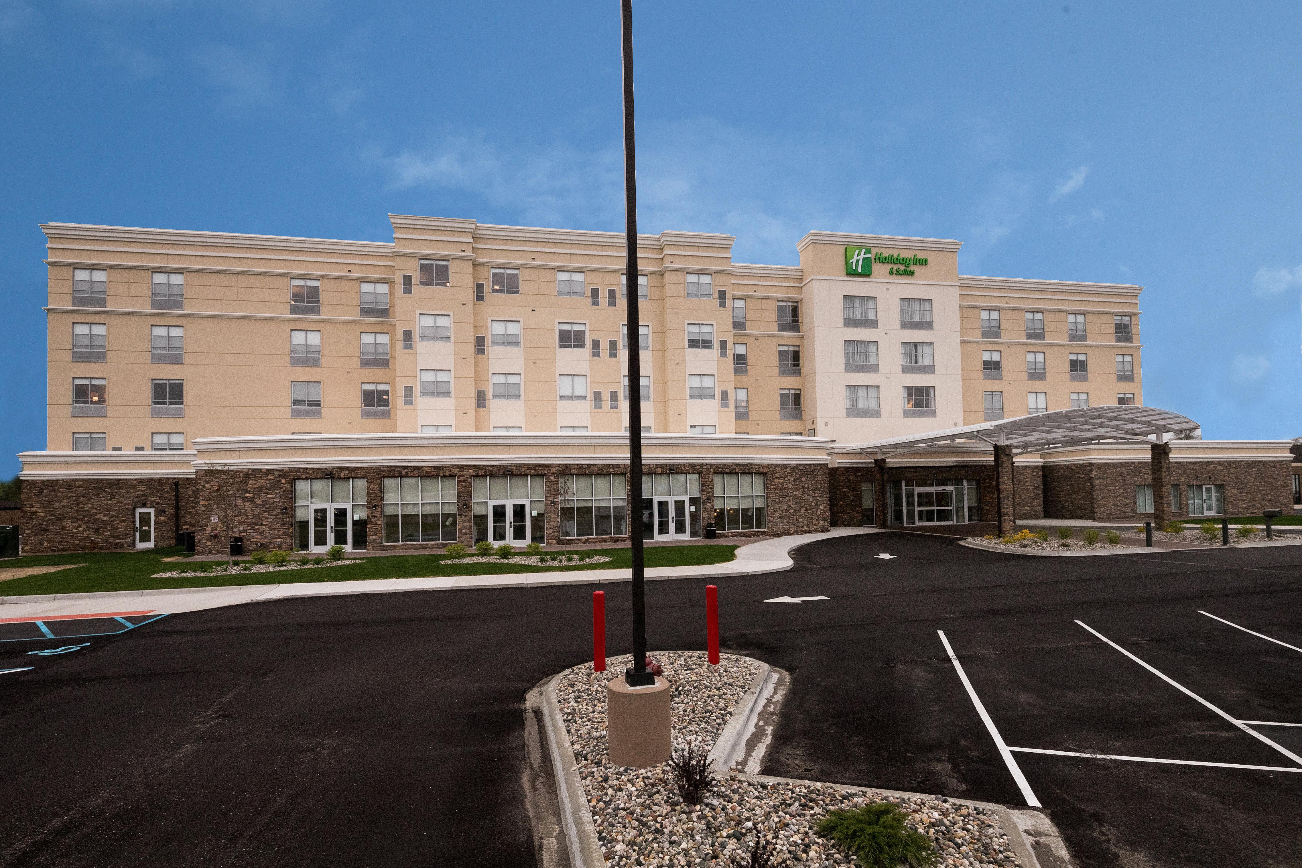 Holiday Inn Hotel & Suites - Mount Pleasant By Ihg Ngoại thất bức ảnh
