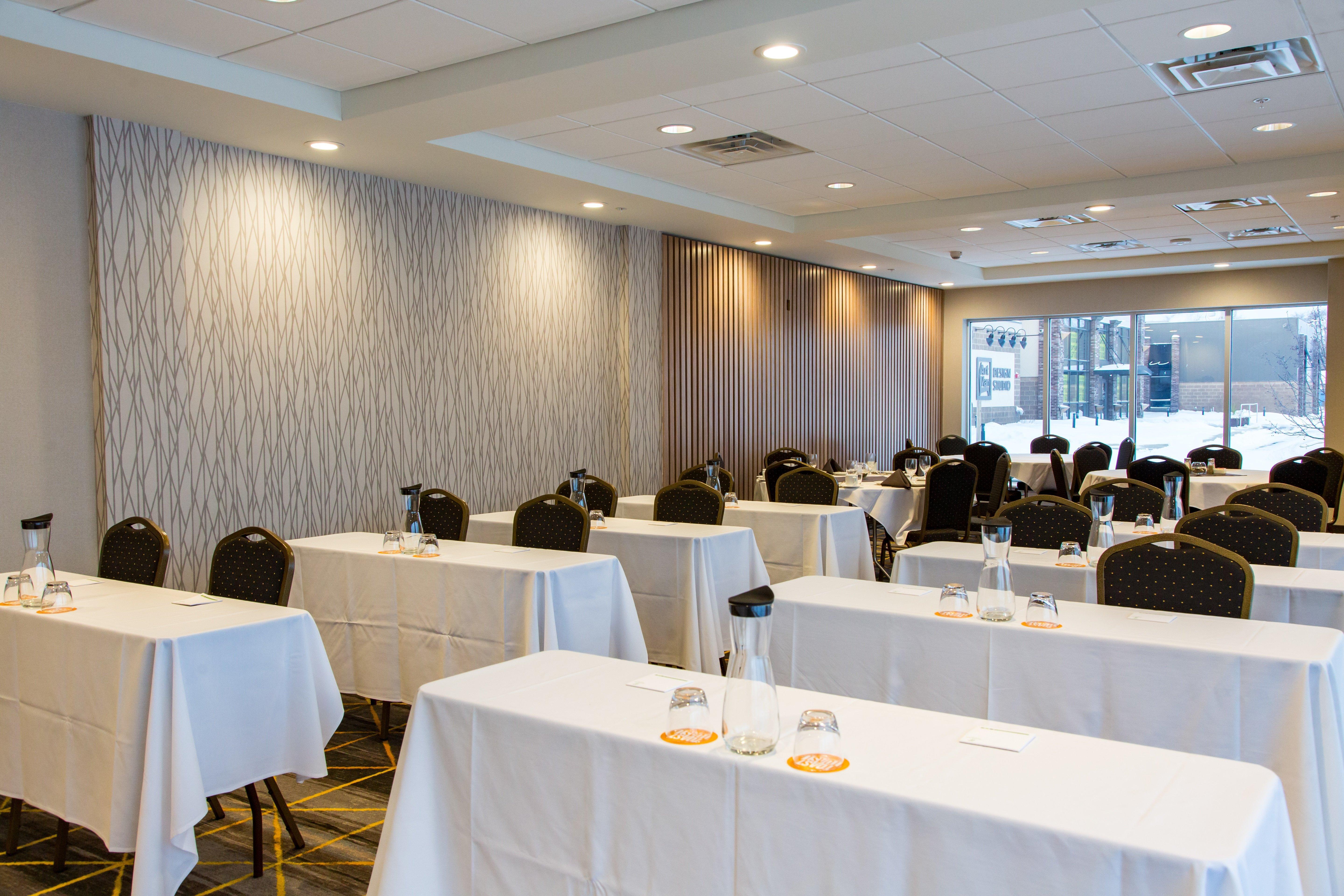 Holiday Inn Hotel & Suites - Mount Pleasant By Ihg Ngoại thất bức ảnh