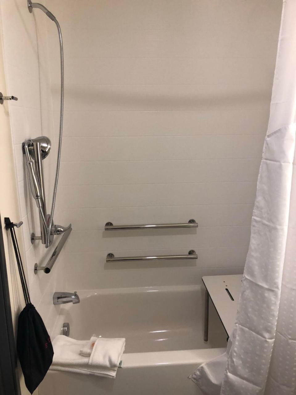 Holiday Inn Hotel & Suites - Mount Pleasant By Ihg Ngoại thất bức ảnh
